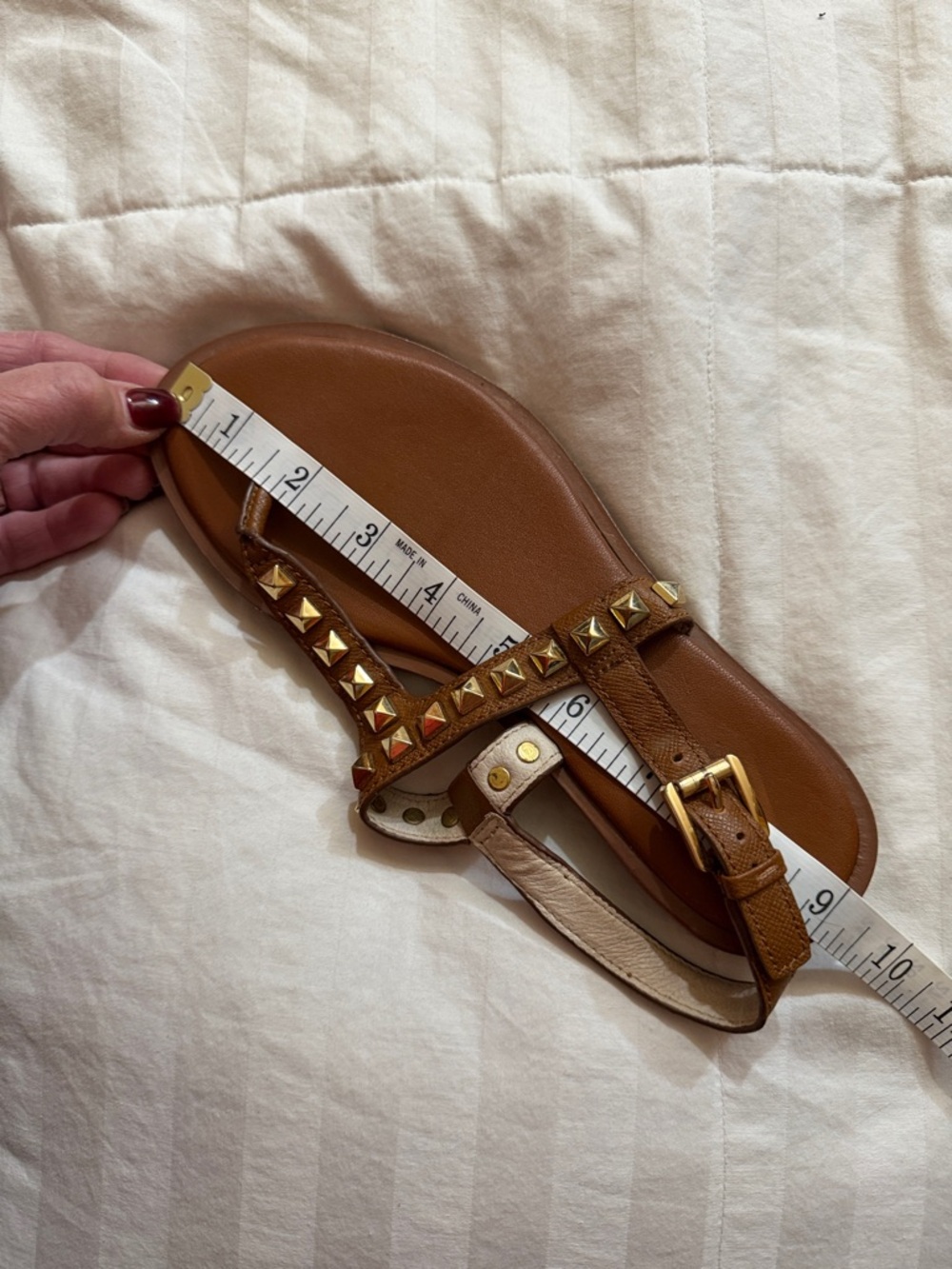 MICHAEL Michael Kors Brown Leather Sandal Gold Studded 5.5 Flat Thong - Picture 12 of 12